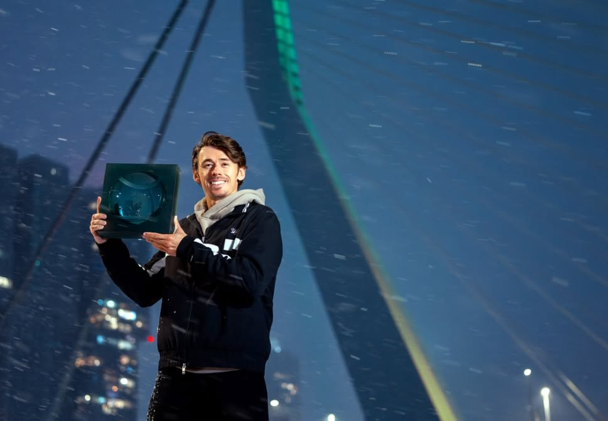 Alex de Miñaur trophy