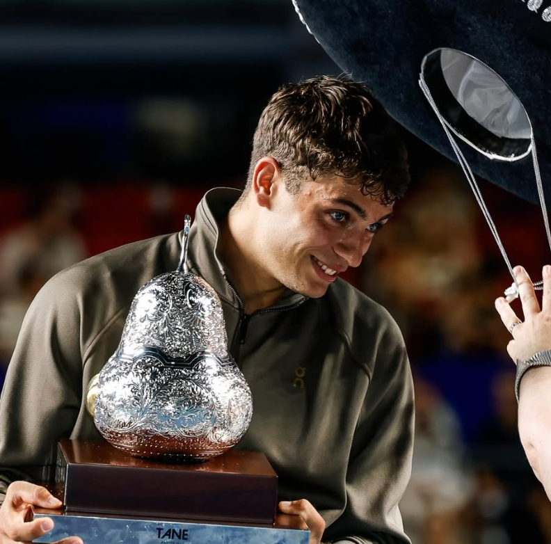 Cobolli conquista Acapulco 26